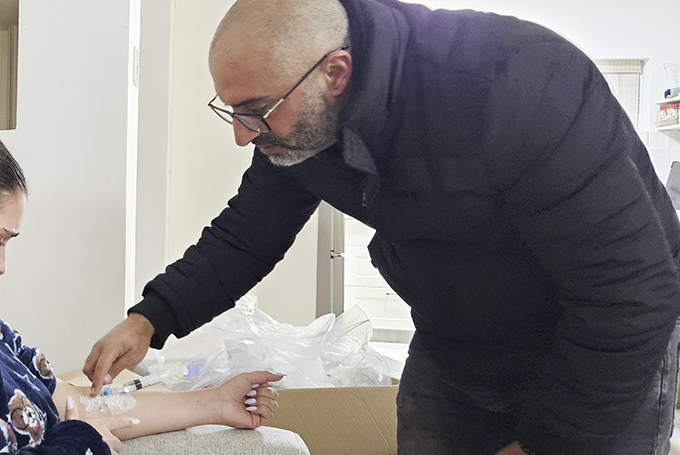 נשארים בבית